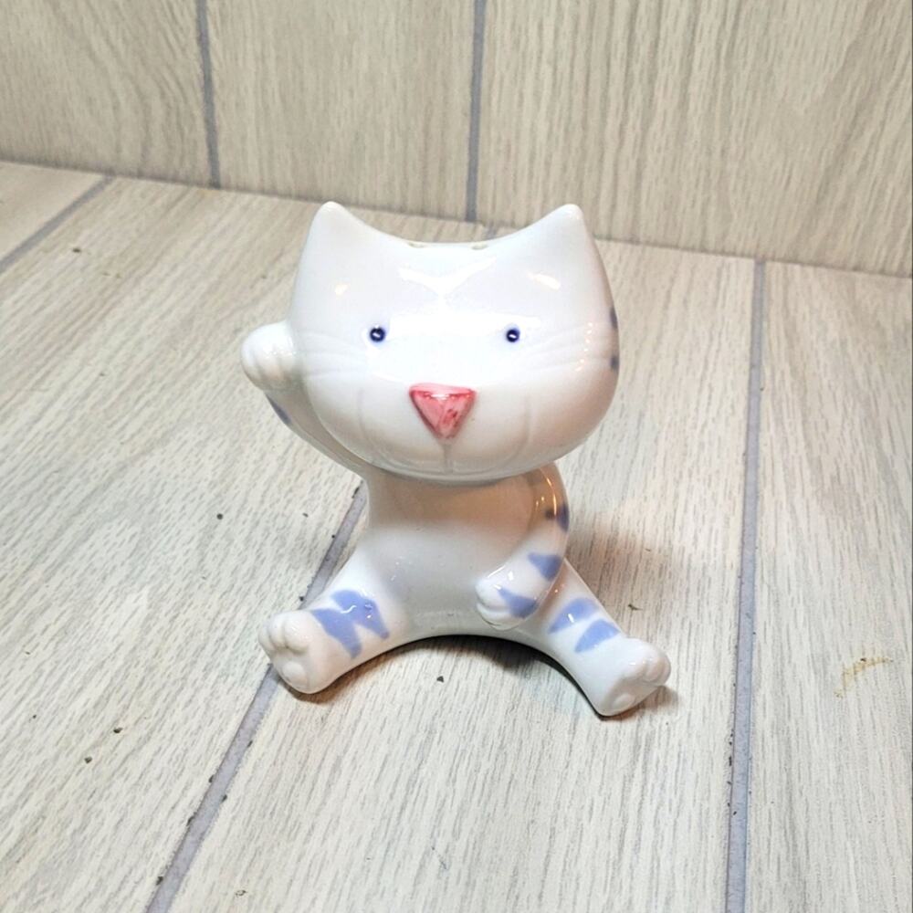 Vintage Porceline Cat Figurine Salt/Pepper Shaker Bud Vase Action Korean Made